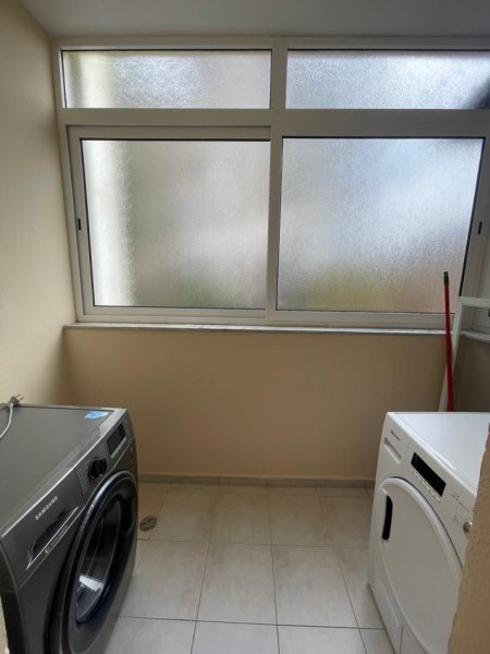 Tirane, jepet me qera apartament 2+1+Aneks+Ballkon Kati 2, 85 m² 700 € (RRUGA ARKITEKT SINANI)