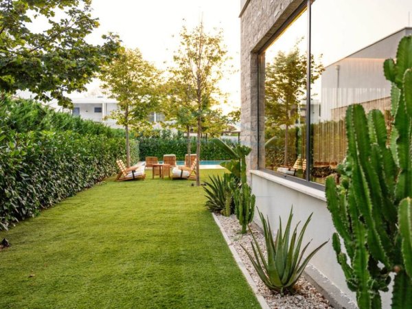 Durres, shitet Vile 5+1+Ballkon , 522 m² 835.000 € (GJIRI I LALZIT)