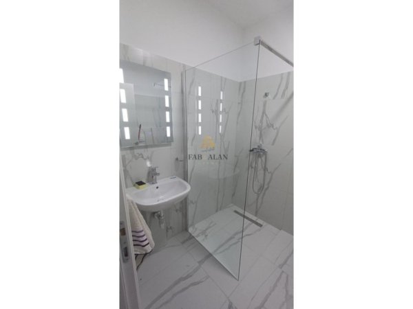 Tirane, jepet me qera apartament 2+1 Kati 3, 102 m² 700 € (Ish Venue)