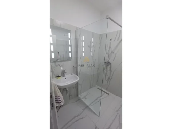 Tirane, jepet me qera apartament 2+1 Kati 3, 102 m² 700 € (Ish Venue)