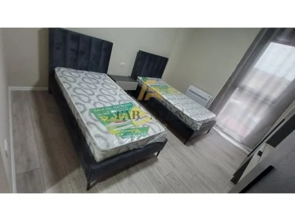 Tirane, jepet me qera apartament 2+1 Kati 3, 102 m² 700 € (Ish Venue)