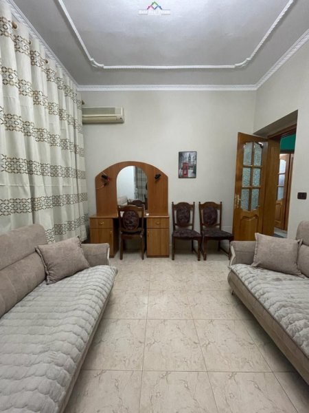 Tirane, jepet me qera apartament 2+1 Kati 3, 85 m² 700 € (qender)