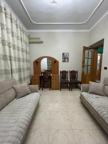 Tirane, jepet me qera apartament 2+1 Kati 3, 85 m² 700 € (qender)