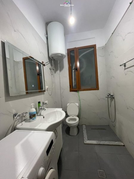 Tirane, jepet me qera apartament 2+1 Kati 3, 85 m² 700 € (qender)