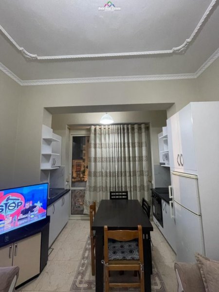 Tirane, jepet me qera apartament 2+1 Kati 3, 85 m² 700 € (qender)