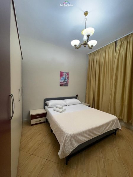 Tirane, jepet me qera apartament 2+1 Kati 3, 85 m² 700 € (qender)