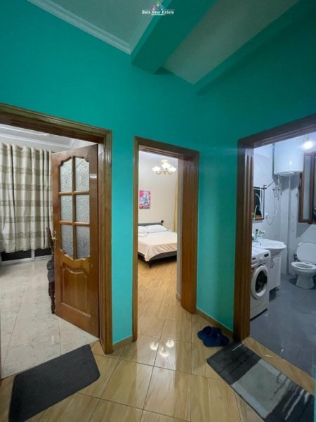 Tirane, jepet me qera apartament 2+1 Kati 3, 85 m² 700 € (qender)