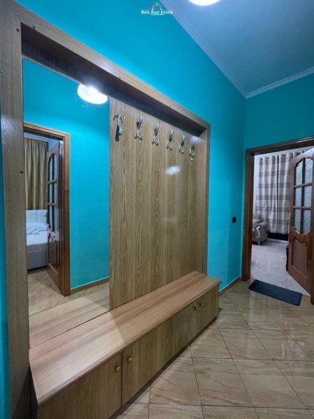 Tirane, jepet me qera apartament 2+1 Kati 3, 85 m² 700 € (qender)