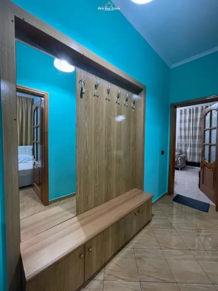 Tirane, jepet me qera apartament 2+1 Kati 3, 85 m² 700 € (qender)