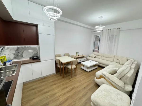 Tirane, jepet me qera apartament 1+1 Kati 2, 400 € 