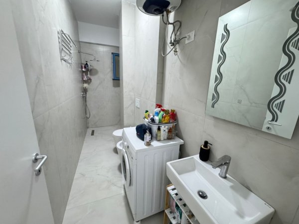 Tirane, jepet me qera apartament 1+1 Kati 2, 400 € 