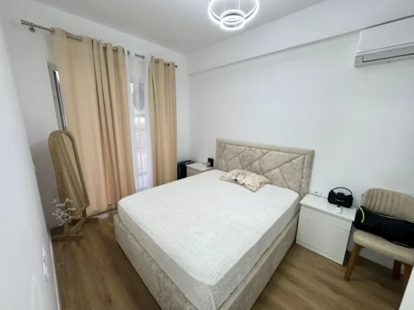 Tirane, jepet me qera apartament 1+1 Kati 2, 400 € 