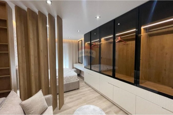 Tirane, shitet apartament 1+1+Ballkon , 75 m² 175.000 € 