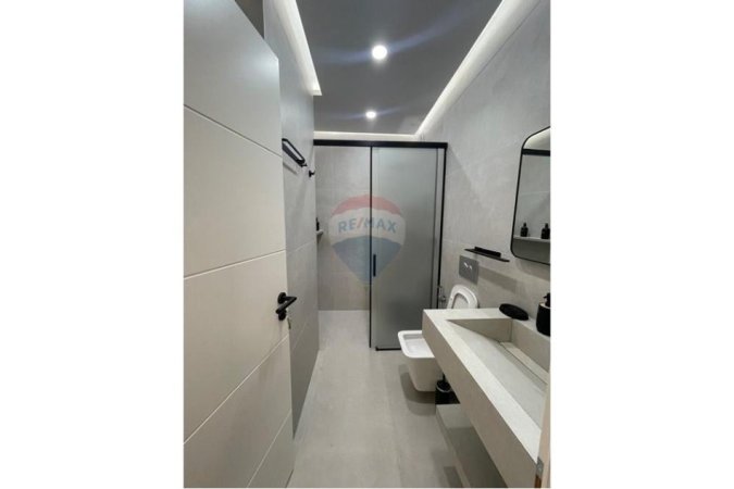 Tirane, shitet apartament 1+1+Ballkon , 75 m² 175.000 € 