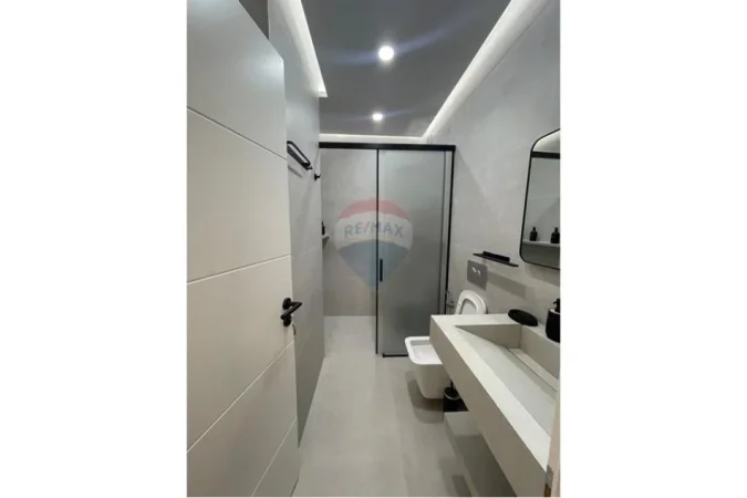 Tirane, shitet apartament 1+1+Ballkon , 75 m² 175.000 € 