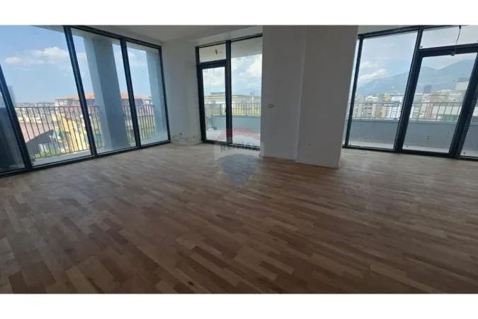 Tirane, jepet me qera zyre , 145 m² 1.400 € 