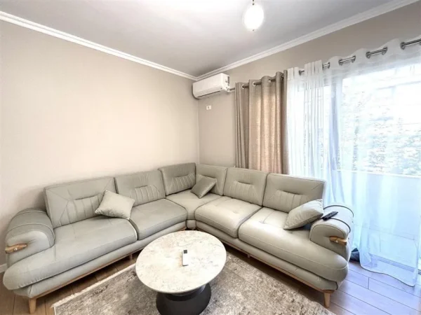 Tirane, jepet me qera apartament 1+1+Ballkon Kati 2, 74 m² 500 € (astir)