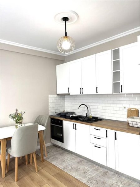 Tirane, jepet me qera apartament 1+1+Ballkon Kati 2, 74 m² 500 € (don bosko)