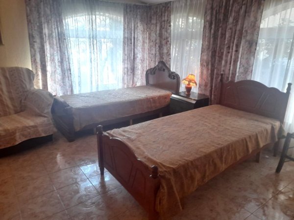 Jepet me Qira Hyrja 2+1+Parking tek Komuna e Parisit ,  Cmimi 600 €uro