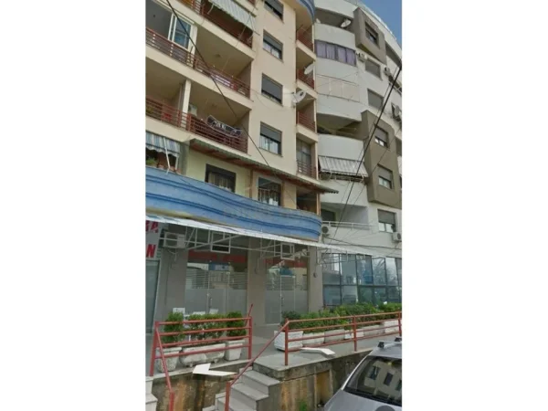 Tirane, shitet ambjent biznesi Kati 0, 263 m² 560.000 € (KOMUNA E PARISIT)