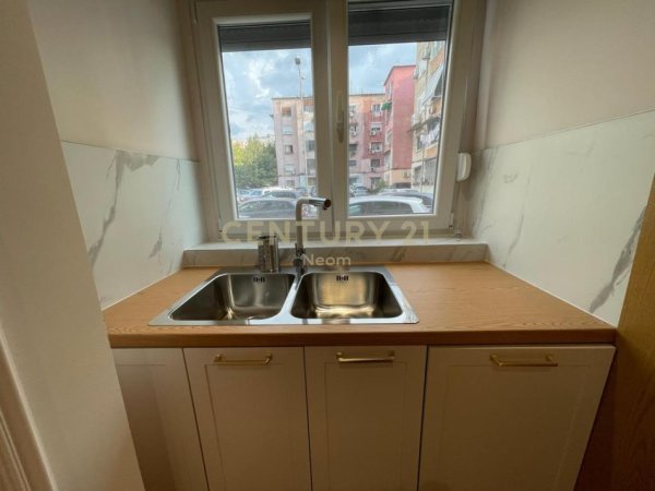 Tirane, jepet me qera apartament 1+1 Kati 1, 55 m² 600 € (rruga Irfan Tomini)