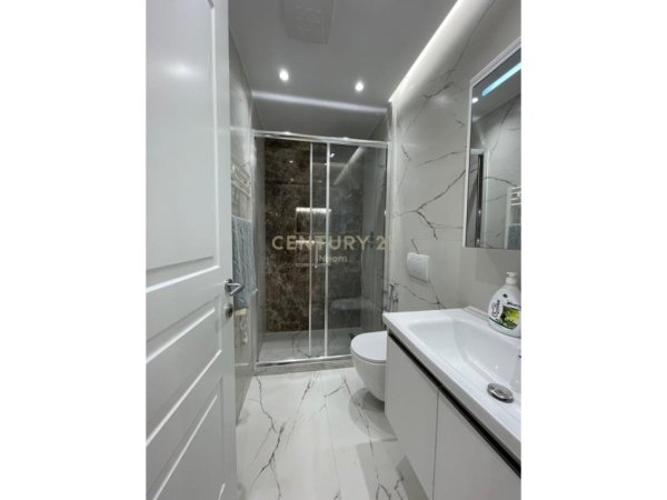 Tirane, jepet me qera apartament 1+1 Kati 1, 55 m² 600 € (rruga Irfan Tomini)