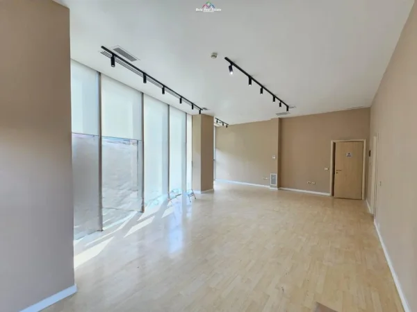 Tirane, jepet me qera zyre Kati 2, 57 m² 1.500 € (myslym shyri)