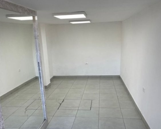 Tirane, jepet me qera zyre Kati 0, 90 m² 900 € (selvia)