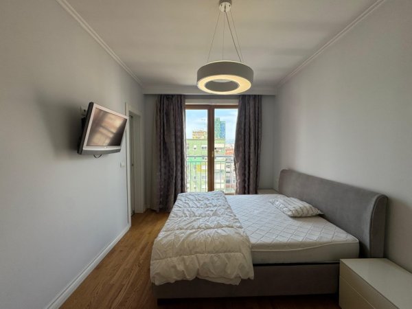Tirane, jepet me qera apartament 1+1 Kati 7, 123 m² 1600 € (blloku)