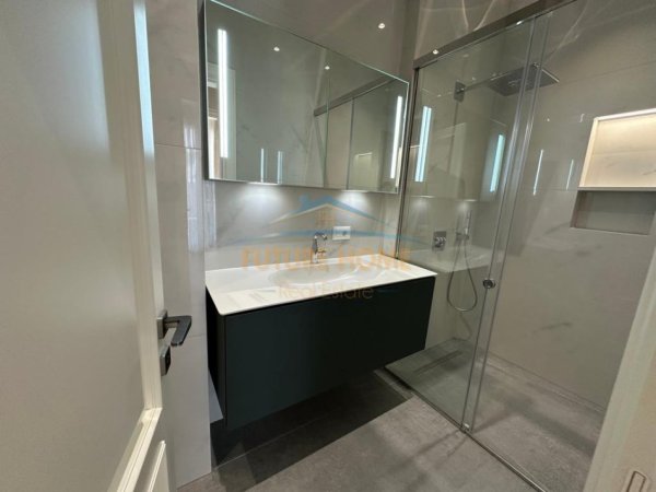 Tirane, jepet me qera apartament 2+1 Kati 8, 117 m² 1.500 € 