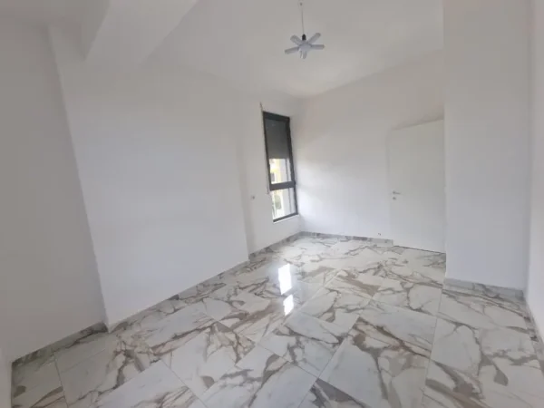 Tirane, jepet me qera zyre Kati 1, 132 m² 600 € (Fusha e Ali Demit)