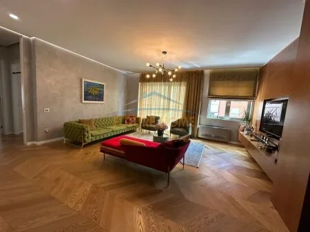 Tirane, shitet apartament 3+1 Kati 3, 267 m² 800.000 € 