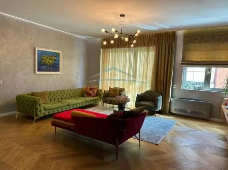 Tirane, shitet apartament 3+1 Kati 3, 267 m² 800.000 € 