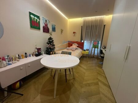 Tirane, shitet apartament 3+1 Kati 3, 267 m² 800.000 € 