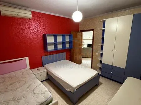 Tirane, jepet me qera apartament 2+1 Kati 4, 100 m² 550 € 