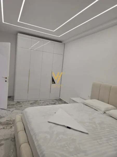 Tirane, jepet me qera apartament 1+1+Ballkon Kati 5, 76 m² 500 € (PASKUQAN)