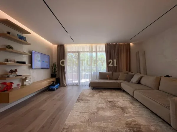 Tirane, shitet apartament 3+1 Kati 5, 165 m² 355.000 € 