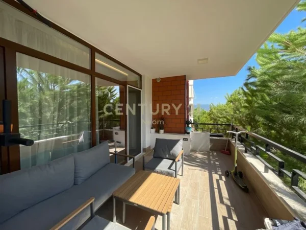 Tirane, shitet apartament 3+1 Kati 5, 165 m² 355.000 € 