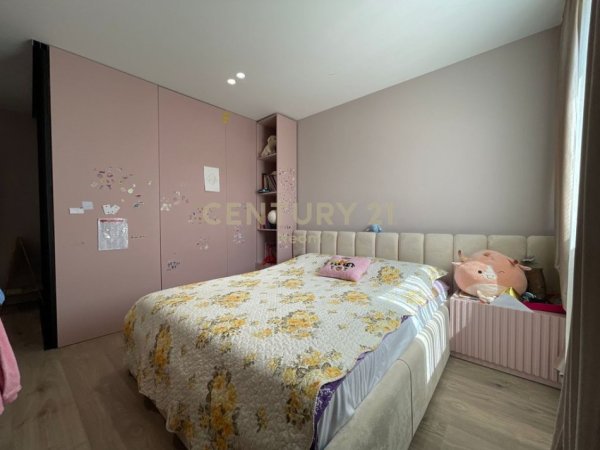 Tirane, shitet apartament 3+1 Kati 5, 165 m² 355.000 € 