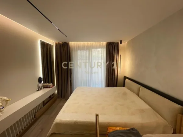 Tirane, shitet apartament 3+1 Kati 5, 165 m² 355.000 € 