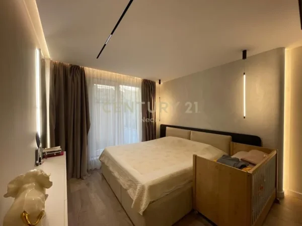 Tirane, shitet apartament 3+1 Kati 5, 165 m² 355.000 € 