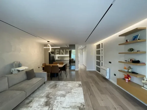 Tirane, shitet apartament 3+1 Kati 5, 165 m² 355.000 € 