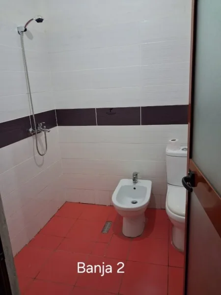 Tirane, jepet me qera apartament 3+1 Kati 2, 120 m² 450 € (ALLIAS)