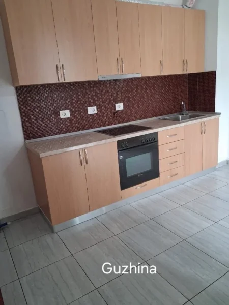 Tirane, jepet me qera apartament 3+1 Kati 2, 120 m² 450 € (ALLIAS)