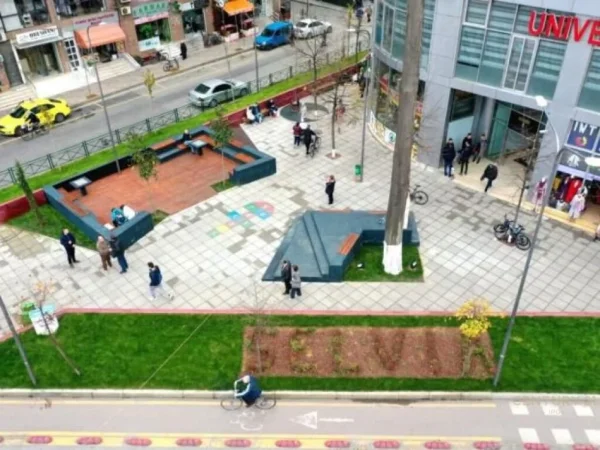 Tirane, jepet me qera 1+1+Ballkon Kati 0, 60 m² 600 € (Selvia)