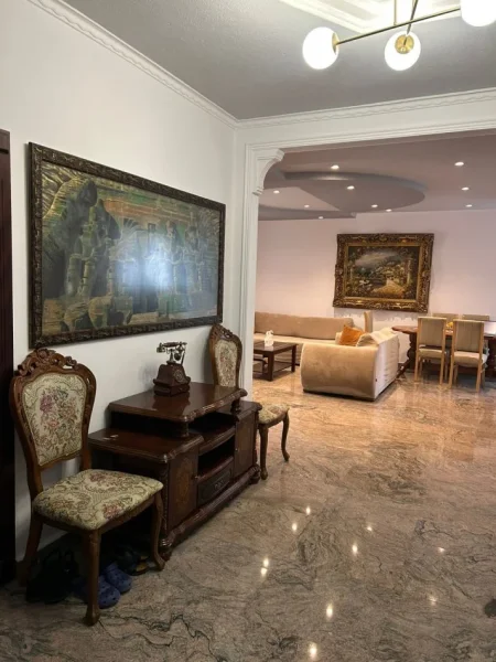 Tirane, jepet me qera apartament 2+1+Ballkon Kati 6, 113 m² 800 € (Qender)