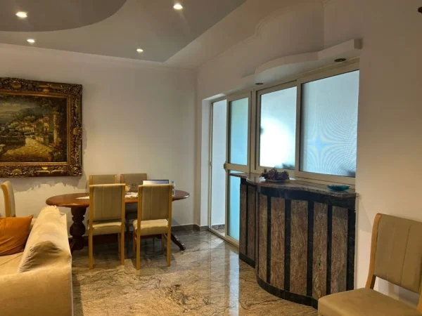 Tirane, jepet me qera apartament 2+1+Ballkon Kati 6, 113 m² 800 € (Qender)