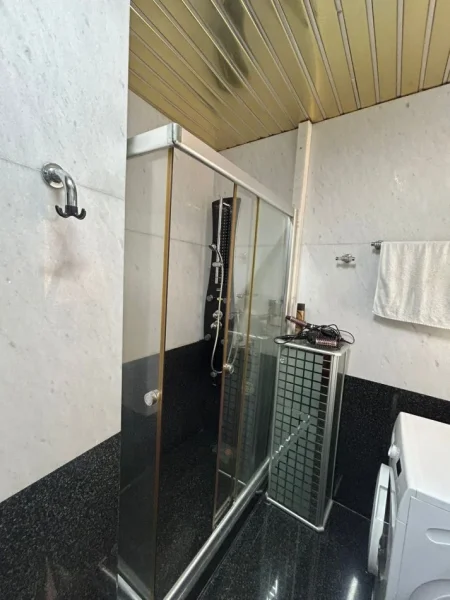 Tirane, jepet me qera apartament 2+1+Ballkon Kati 6, 113 m² 800 € (Qender)