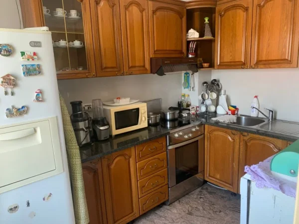 Tirane, jepet me qera apartament 2+1+Ballkon Kati 6, 113 m² 800 € (Qender)