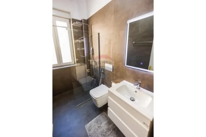 Tirane, jepet me qera apartament 1+1+Ballkon , 64 m² 700 € 